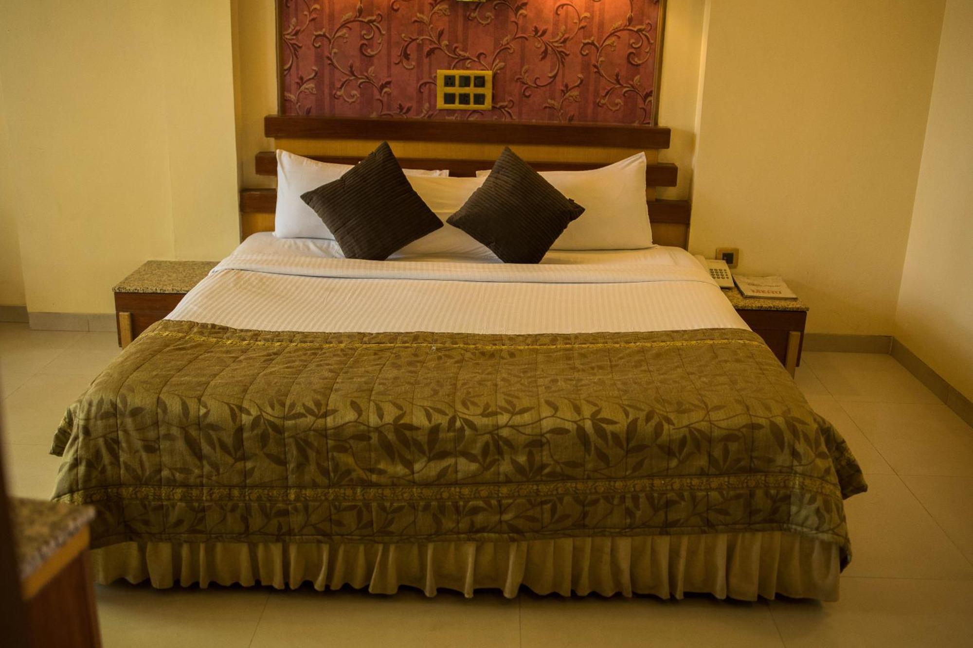 Hotel Deccan Royaale, Shivajinagar Πούνε Εξωτερικό φωτογραφία